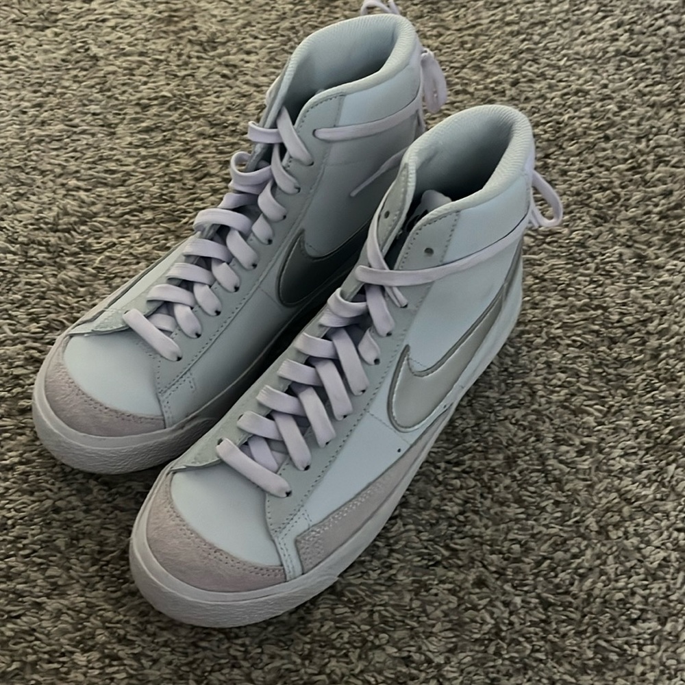 NIKE BLAZERS